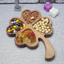 Plates Creative Four Leaf Clover Dishes Candy Tray Cake Stand Wooden Dried Fruit Dim Sum Christmas Tableware Walnut