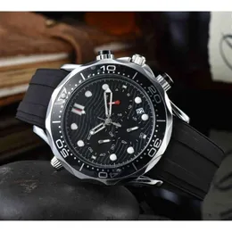Omegwatch 럭셔리 디자이너 Omegwatches Quartz Watch 비즈니스 남자 시계 6 핀 멀티 기능