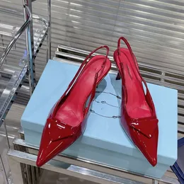 Kvinnor Sandaler High Heels Shoes Luxury Slip Pointy Slingback Heels Patent Leather Designer Sandale Summer Heel tofflor Klädskor Triangel Toppkvalitet med låda