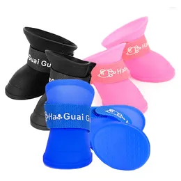 Ropa para perros 4 unids / set Zapatos impermeables para mascotas Colores de caramelo Azul / Negro / Rosa Botas de lluvia de goma para perros pequeños Gato S / M / L