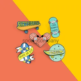 2024 kreativer Skateboard -Metall Brooch schwarze Hund Katze coole Leute Skate Frog Astronaut Pilz Skateboard Abzeichen Punk Lapel Pin Juwely Modezubehör