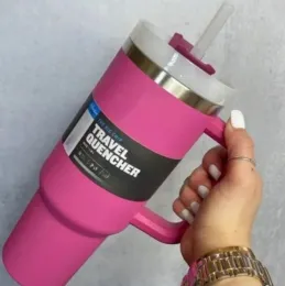 40oz Pink Tumblers Cup med handtag isolerat rostfritt stål tumlare lock halmbilar röer kaffetumbler termos koppar redo att skicka vattenflaskor 1220