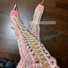 Розовые клетчатые высокие сапоги с металлическим острым носком, женские туфли на высоком каблуке с перекрестной завязкой, женская осенняя мода, изящные легги 231220