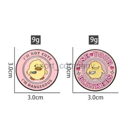 2024 Broche de esmalte de pato fofo Eu não sou fofo Eu sou perigoso de pato amarelo desenho animado criativo animal animal metal crachá punk lapela jóias de jóias de moda acessório