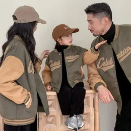 패션 가족 겨울 따뜻한 두꺼운 폭격기 재킷 어머니와 딸 어울리는 야구 코트 한국 아버지와 아들 의류 탑 231220