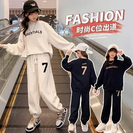 Set di abbigliamento Autunno Vestiti per ragazze adolescenti Bambini Lettera Maglione Pullover Top e pantaloni Set 2 pezzi Ragazze Girocollo Maglieria Outfit Tuta 231219