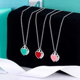 2024 Designer T Family Colar Family Pure Silver Peach Heart 925 Cadeia de colarinho em forma de luxo leve Instagram Small Crowd Gifts para namorada