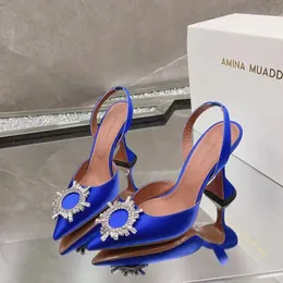 Banket Amina Muaddi Crystal Studded Button Färgning Pump Shoft Heel Sandaler Kvinnors lyxdesigner Klänningskor Kväll Rygglösa sandaler Skodon Skodon