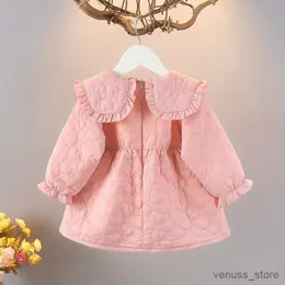 Abiti da ragazza Abiti lunghi in velluto per bambina Autunno Inverno 2023 Abito da principessa addensato con fiori e colletto alla Peter Pan di nuova moda