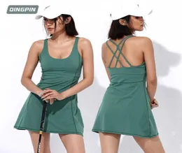 23 Naken Yoga kläder klänning Solid Color Suit Women's Tennis Kirt Shorts Pants Two-Piece Set Anti Light Badminton Fitness Dress with Chest7079195