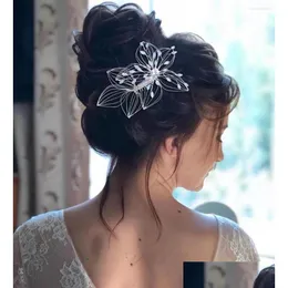 Headpieces Flower Hair Comb Wedding Bridal Head -tillbehör med pärlor Milk Rhinestones smycken för brud fashionabla blommor design dhxsi