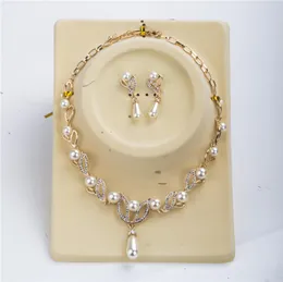 18K GOLD GIRL PERL NETLACE PEARL أقراط مجموعات من الزهور النباتية الكريستال لؤلؤة الفسيفساء فسيفس