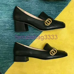 Chaussures de bateau Chaussures habillées de créateurs Talons hauts Femmes Chaussure de soirée Classique À Talons Moyens Femmes En Cuir Talon Épais Tête Ronde Bouton En Métal Glands Grande Taille