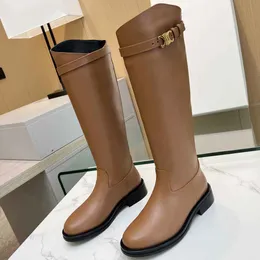 Famous designer shoes Triumphal arch belt-buckled boots model Leather knight boots Curved-edged high boots Round toes Slip on flat heels Clasp trim