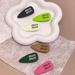 Hair Clips Women Barrettes Designer MIU MIU FEBRO DE LETRA DE CLIP DE CANDY COLOR SPRING BANG Side Simple Style Acessórios para WOMe