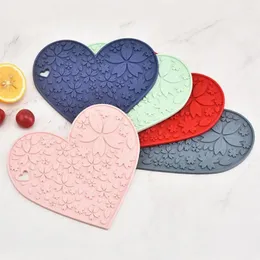 Tapetes de mesa Tapete impermeável antiderrapante de silicone em forma de coração com almofada de bebidas com isolamento térmico de cores ricas