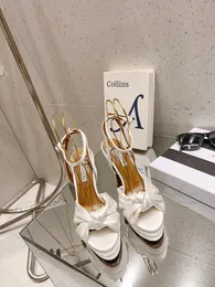Aquazzura sandalet kadın galaktik çiçek taylı kristal dekorti arka kayış deri 9.5 elbise yüksek topuklu düz ayak parmağı tasarımcı düğün partisi tasarımcı tasarımcı ayakkabılar