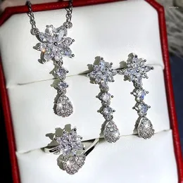 Halskette Ohrringe Set Brautschmuck dreiteiliger Superblütenblumwassertropfen Zirkonkoranische Frauen hohe Qualität