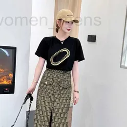 Designer de vestido de duas peças Conjunto de meia saia para o verão feminino New Product Bordado de camiseta bordada Manga curta combinada com shdr