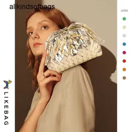 Bottegaaveneta -Taschen Beutel Kuluo Cross Border Fashion Womens Bag Kleines Design gewebte Wolken -Netizens ein Schulter Handheld Knödelbrötchen