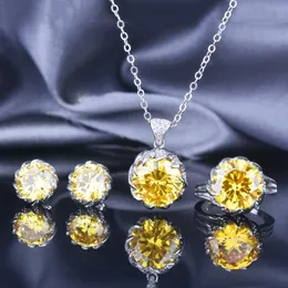 Spente a 7,5 carati giallo a ciondolo diamante simulato con orecchini di diamanti verde paraiba e anello di pietra gemella