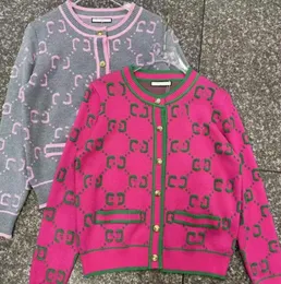 2024G neue Damen-Pullover mit langen Ärmeln, rosa Farbe, gestrickt, Designer-Frühlingsherbst, Buchstaben-Strickjacken, Pullover, Modefarbe, Pulloverjacke für Frau