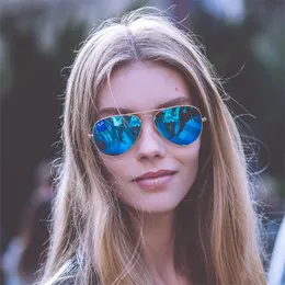 Neu mit Box Designer Sonnenbrille für Frauen Mode -Gläser Flüter Blau Spiegelgespiegelte Strandurlaub Aviator Spiegelte Sonnenbrille