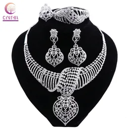 Cynthia Fashion African Schmuck Set Dubai Silber plattiert Braut Halskette Ohrringe Kristallindische Hochzeit 231221