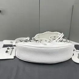 Borsa A Tracolla A Forma Di Rivetta A Forma Di Rivestimento