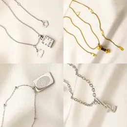 Lettera di marca della catena della collana a ciondolo di alta qualità Lettere Pendants Design Women Gold Silver inossidabile in acciaio in acciaio in acciaio in acciaio Collane girocollo di gioielli per matrimoni Accessori
