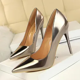 9511-7 유럽 및 미국 금속 패션 여성 신발 하이힐이 얕은 입이 뾰족한 섹시 나이트 클럽 슬림 한 신발