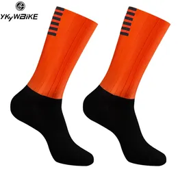 Ykywbike högkvalitativa professionella varumärken Sport Socks Breattable Road Bicycle Socks Outdoor Sports Race Cycling Sock 231221