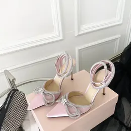 Moda rosto arco bomba cristal embelezado mach cetim strass sapato de noite sandálias stiletto para mulheres com designer de tira no tornozelo vestido sapato calçado de fábrica