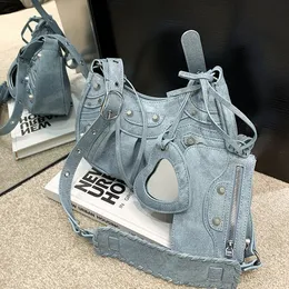 designer kvinna handväska äkta läder handväska tote mode handväska quiltad hjärtväska rund crossbody tre bit set lokomotivpaket många typer axelväskor