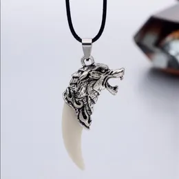 Mężczyźni Antique Srebrny Plemienny Wolf Fang Ząb Naszyjnik Vintage Vintage Wolf Tooth Dragon Aldant Naszyjnik 291N