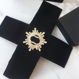 Women T Diamond Sun Brooch Designer Diamonds Shine Women Womens Fashion Association Associory Party Party Damenbrosche Anmut D2110093140