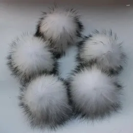 Berets 5pcs/ partia 15cm DIY Big White PO POM FUR Pompon Raccoon Balls for Hats Vailies i Scalf Real Natural Ponpom