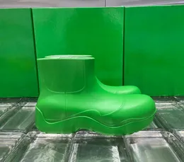 2021 Designer Luxury Puddle Boots Rainboots Women Candy Colors Rain Rain Shoe Platform PVC Bootis com Green Box6701767