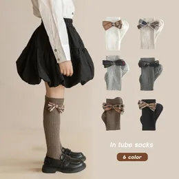 S M L Girls Mid Tube Socks Baby Pure Cotton Socks for Children Stockings春と秋のアカデミースタイルのチューブソックス231221