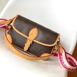 Classic Retro Famous Designer Women's New Travel Commuter One Shoulder Handbag Popular Fashion and Durable Unisex Printed Decoration LOGO Stick Bag Baguette bag