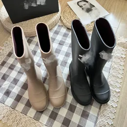 Brand Granser Women's Rain Boots interlocking C سميكة الوحيدة الصيفية مقاوم للماء أحذية طويلة أنبوب الماء أحذية ماء المرأة الجوارب المطاط