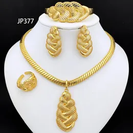 Italienska 18K guldpläterade smyckesuppsättningar modehalsband och örhänge för kvinnor Bijoux de Mode Ensembles 231221