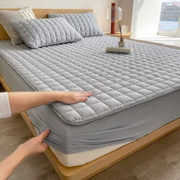 1 st quiltat vattentätt madrassskydd mjukt bekvämt fast färg sängkläder madrass täcke för sovrum monterat lakan bara
