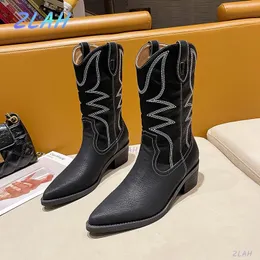 Botas Novo estilo bordado retrô botas de cowboy ocidental Pu couro feminino feminino calcanhar grosso Sapatos femininos Zlah Botas femininas