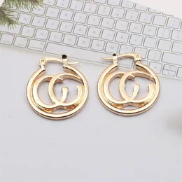 Charm Womens 18k Gold Plated Earring Ear Stud Cuff Luxury Brand Designers 편지 기하학적 과장 고전 웨딩 파티 Jewerl2538