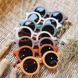 2021 Fashion Cute Round Kids Sunglasses Boys Girls Vintage Sun Glasses UV Ochrona Klasyczne dzieci okulary 225y
