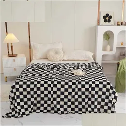 البطانيات Ins Checkerboard بطانية IC بلود أريكة الربيع والصيف مكيف مكيف NAP Shawl Cushionl231123 إسقاط تسليم HOM DH2JH