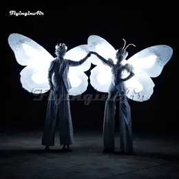 Bellissima sfilata per le prestazioni indossabili ali di farfalla gonfiabile illuminate che camminano costume da ballo per lo spettacolo teatrale