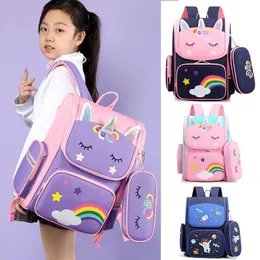 Väskor Cartoon 3D Creative Unicorn Children School Bags Girls Sweet Kids School ryggsäck Lätt vattentät grundskolväskor stora