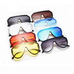 مصمم FF Fenndi Sunglasses Cycle Fashitious Fashion Woman Mens European and American Trend New One Brostro Glass221W